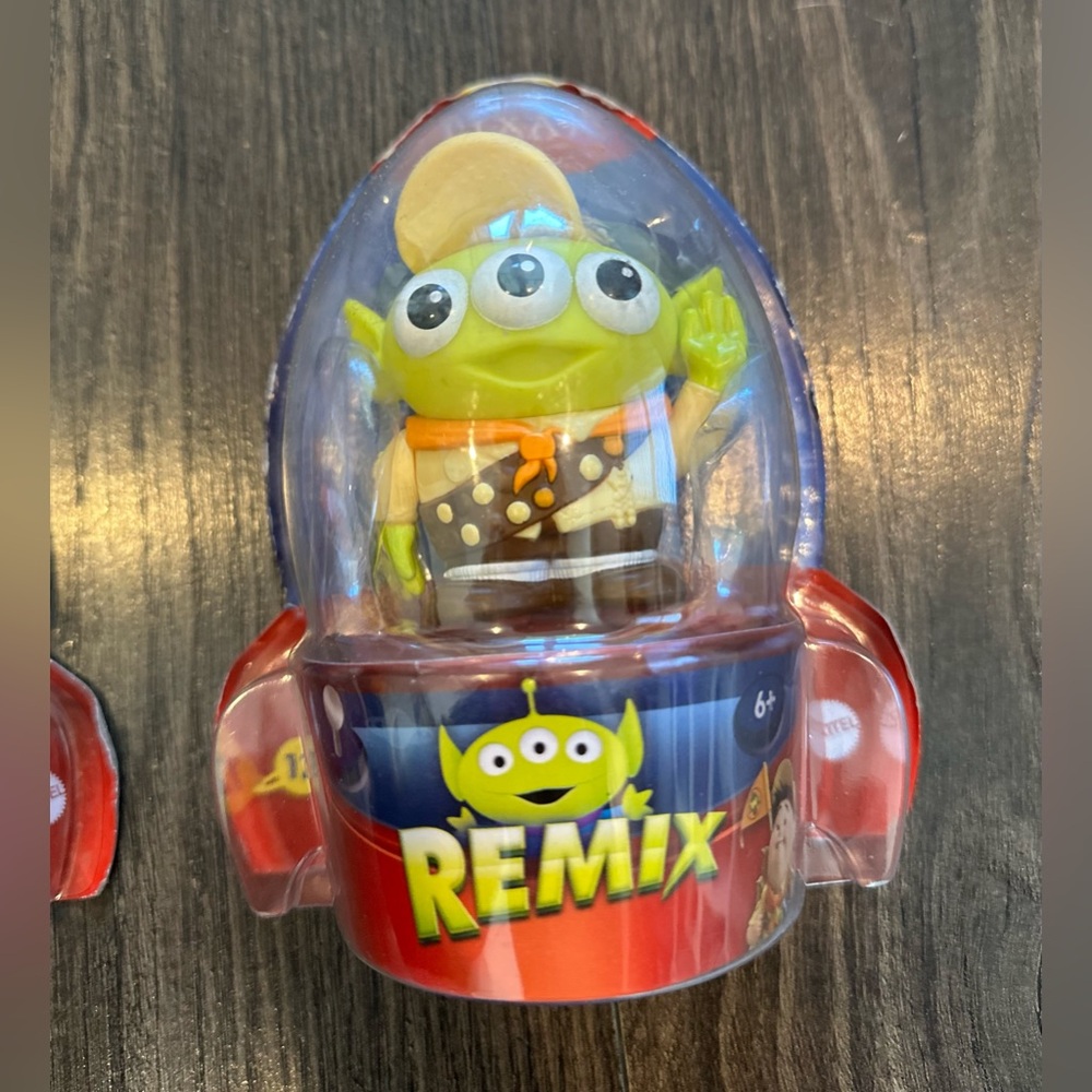 NIP 2 Disney Pixar Remix Figures- Nemo #16 & Russell #12, Toys, Gifts, UP - Picture 2 of 6